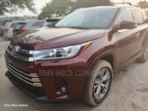 Toyota Highlander XLE 4dr SUV AWD (3.5L 6cyl 6A) 2014 Red