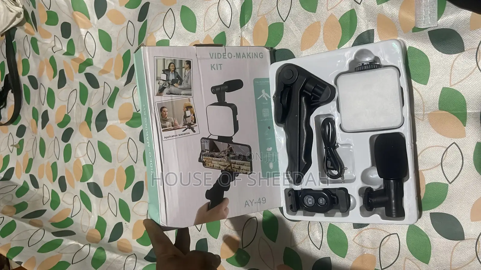 Professional Microphone Live Broadcast Stand With Light