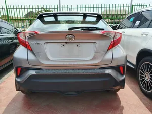 Photo - Toyota C-HR 2018 Gold