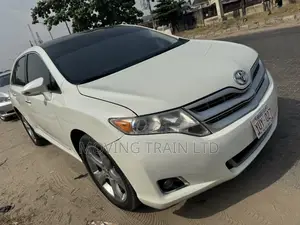 Photo - Toyota Venza 2015 White