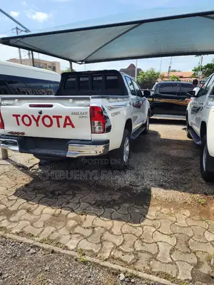 Toyota Hilux 2020 White