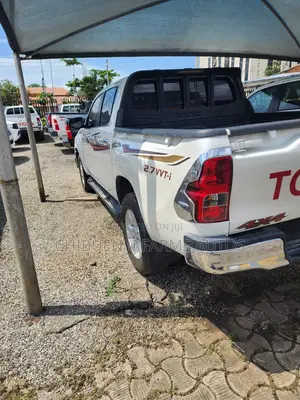 Toyota Hilux 2020 White