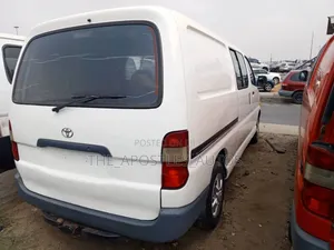 Toyota HiAce 2003 White