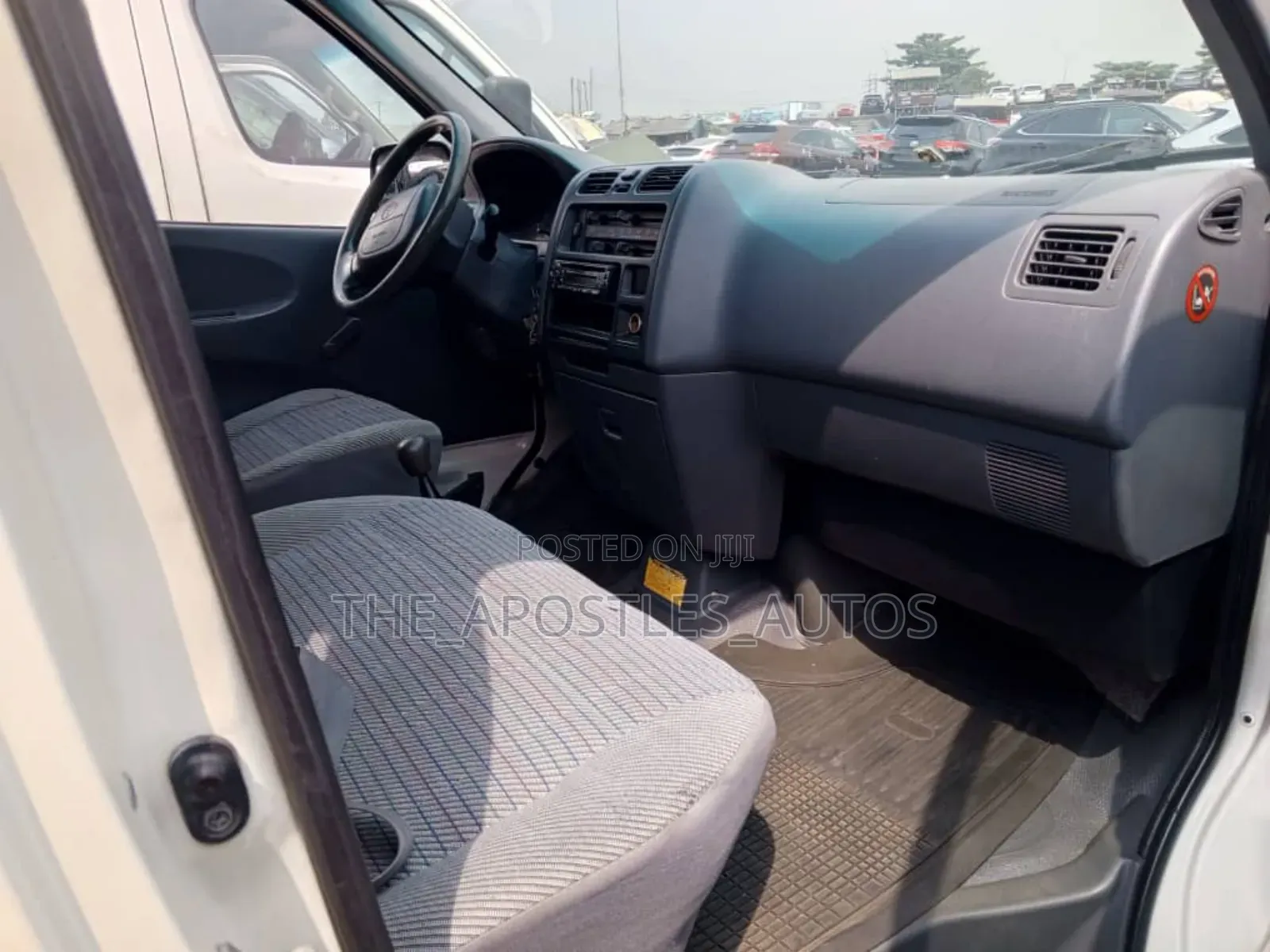 Toyota HiAce 2003 White