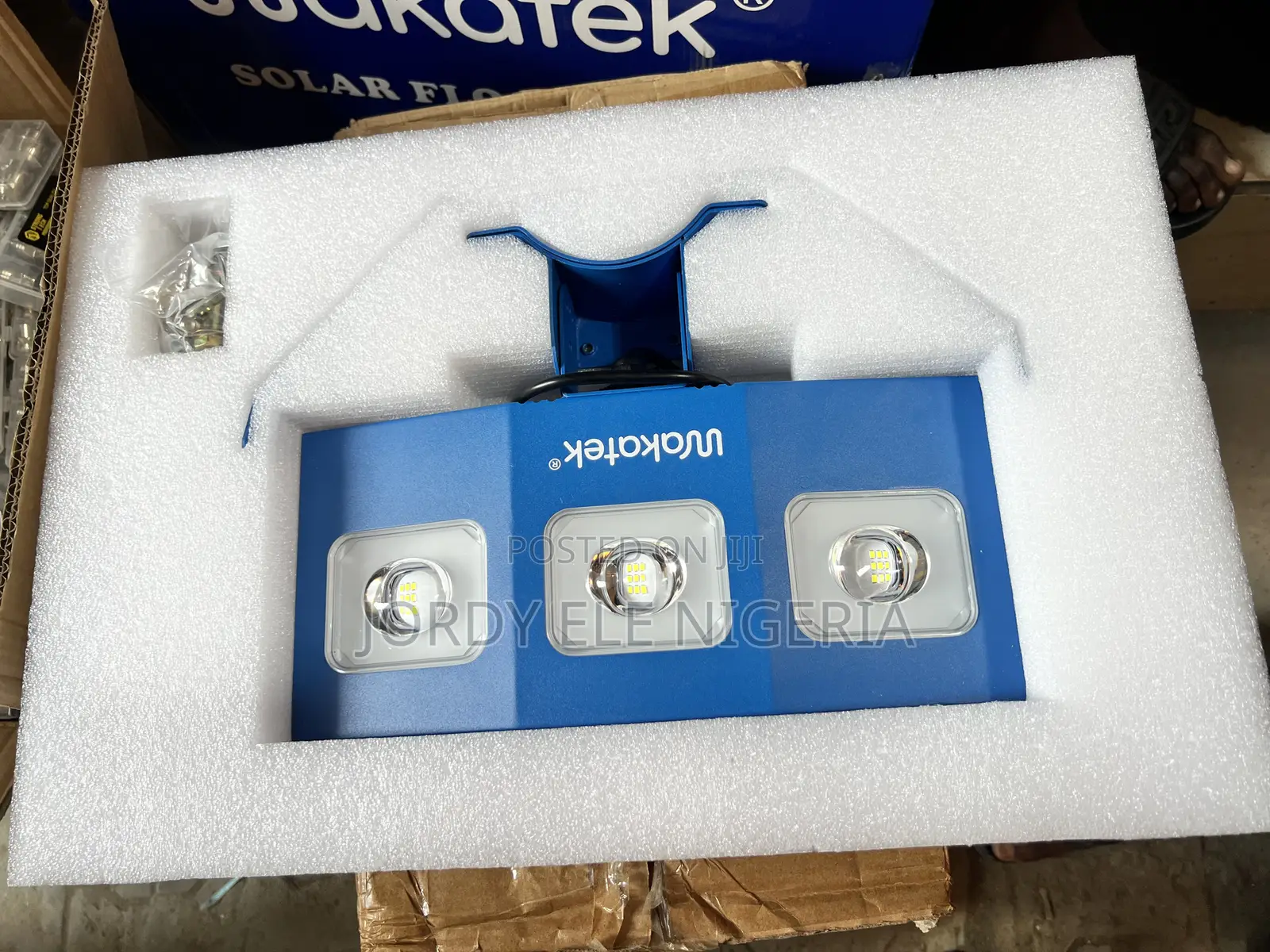 300W Solar Light With Remote and Battery Two Years Warranty