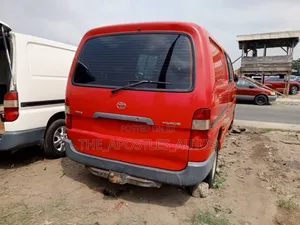 Toyota HiAce 2004 Red