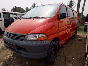 Toyota HiAce 2004 Red
