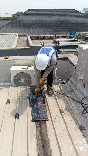 Open -Handed Waterproofing Expert