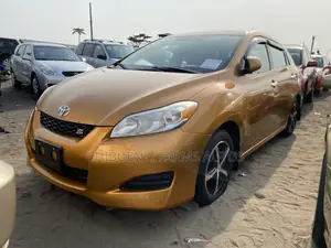 Toyota Matrix 2011 Gold