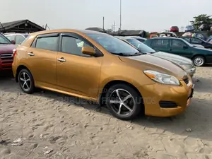 Toyota Matrix 2011 Gold