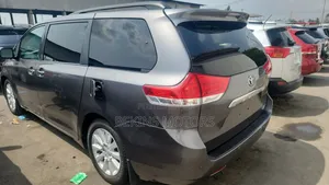 Toyota Sienna 2011 Gray