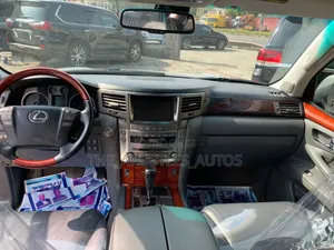 Lexus LX 570 AWD 2015 Silver