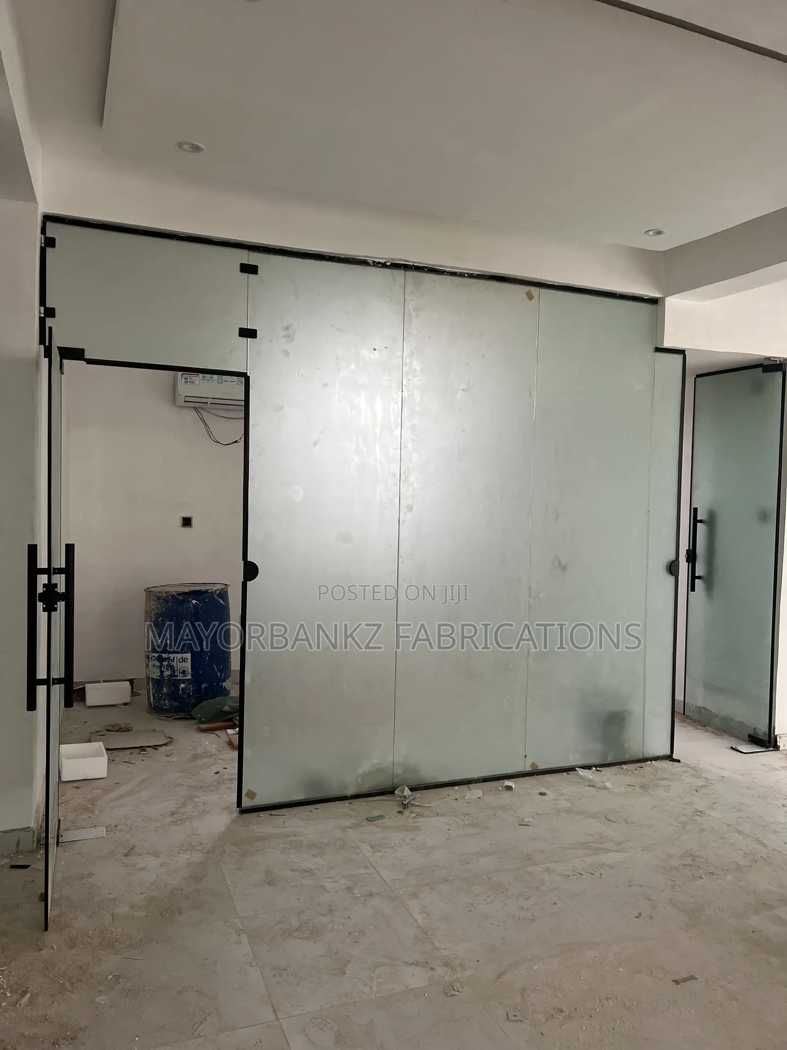 Office Partitioning Using Glass With Frosting Effects