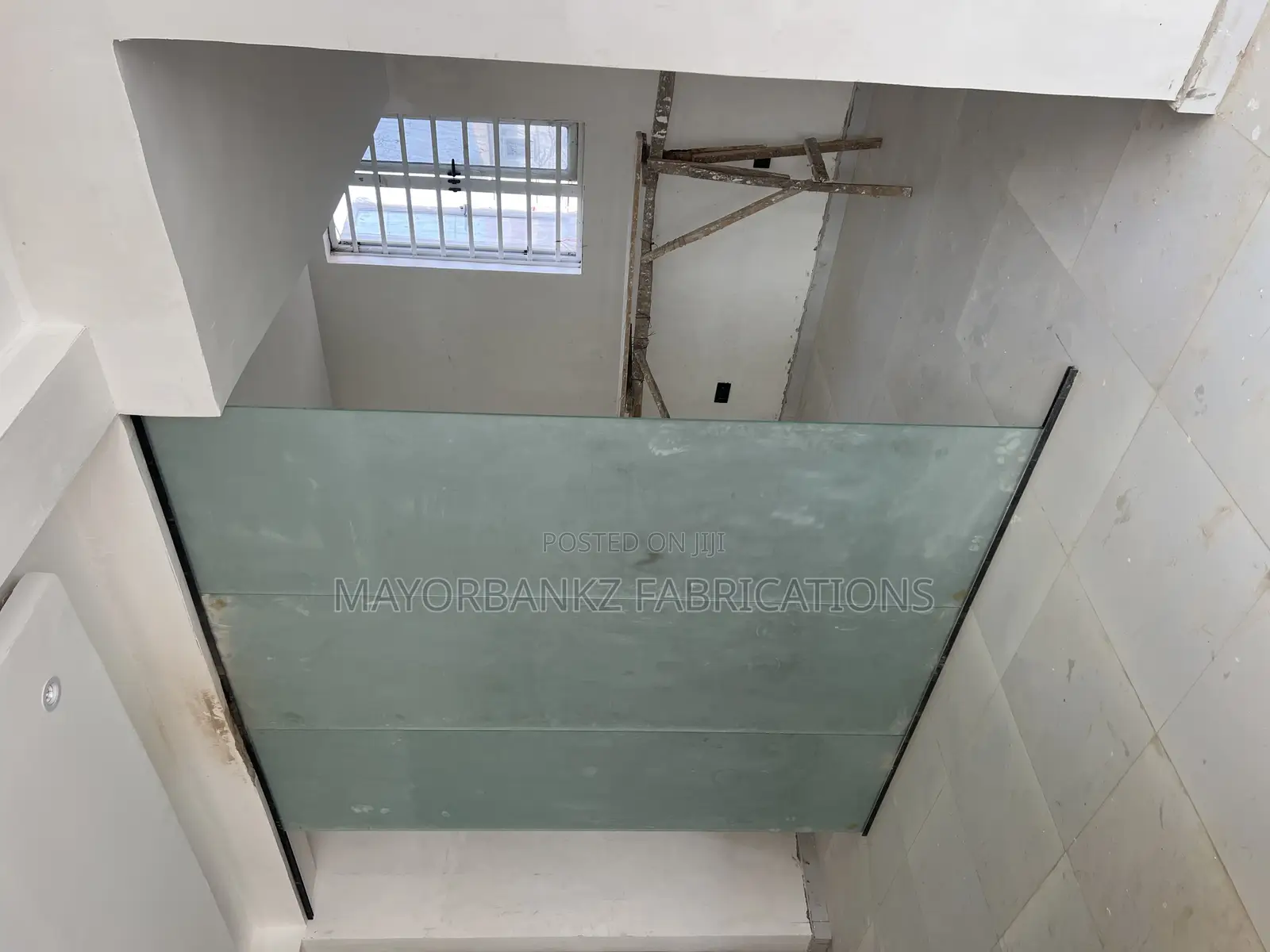 Office Partitioning Using Glass With Frosting Effects