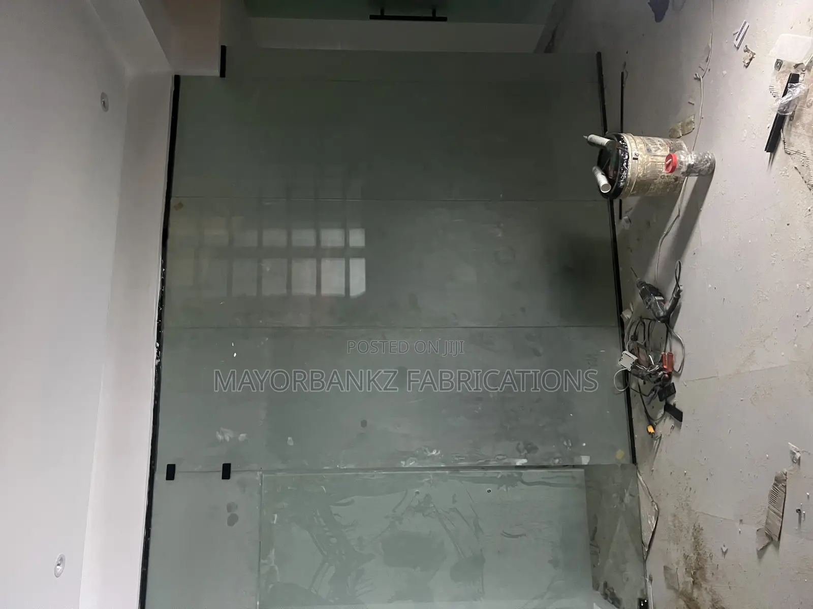 Office Partitioning Using Glass With Frosting Effects