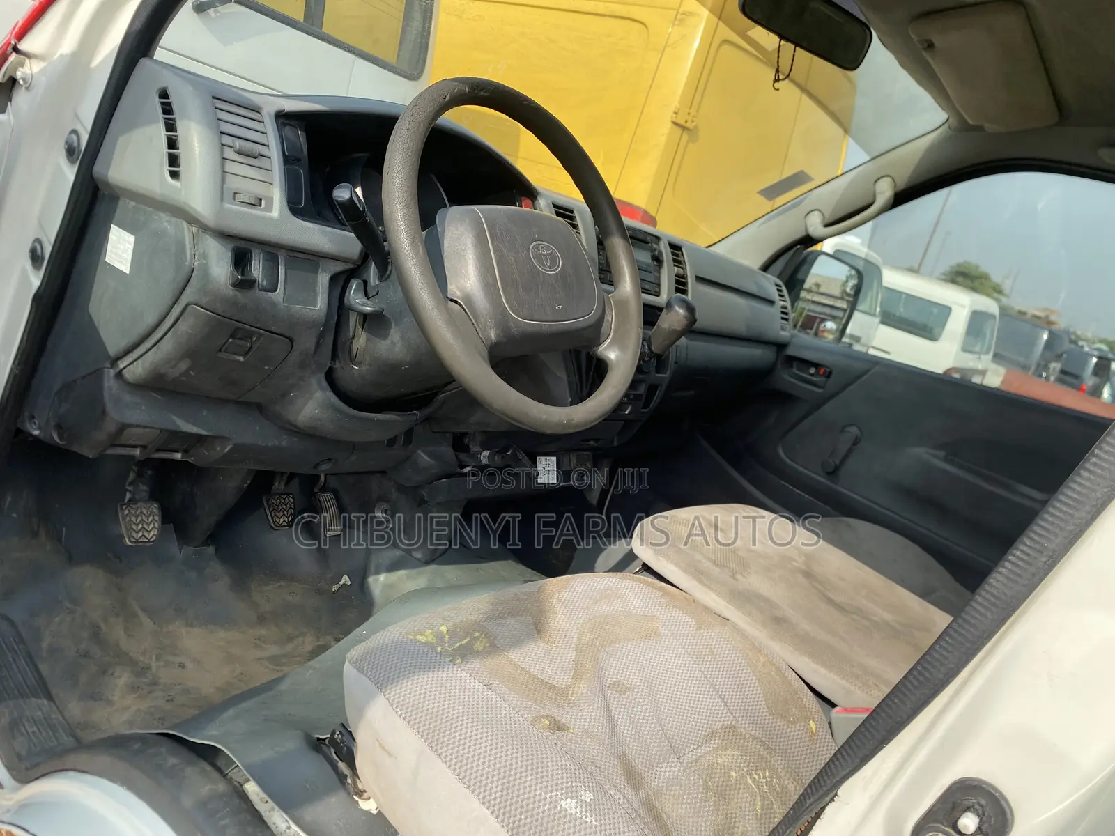 Toyota HiAce 2013