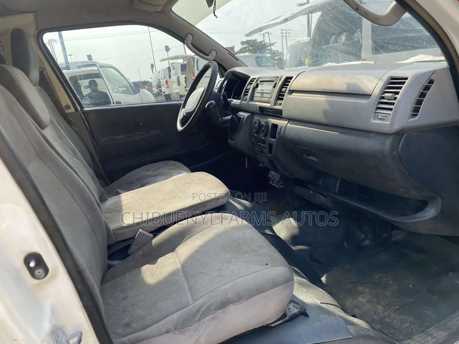 Toyota HiAce 2013