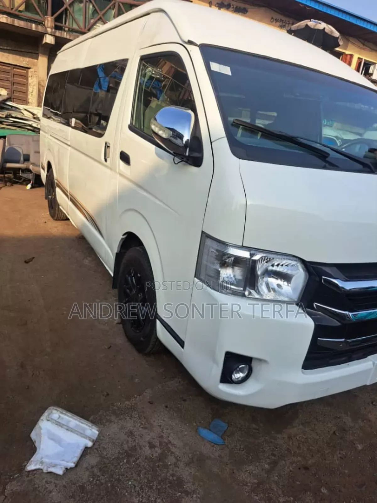 Toyota HiAce 2011