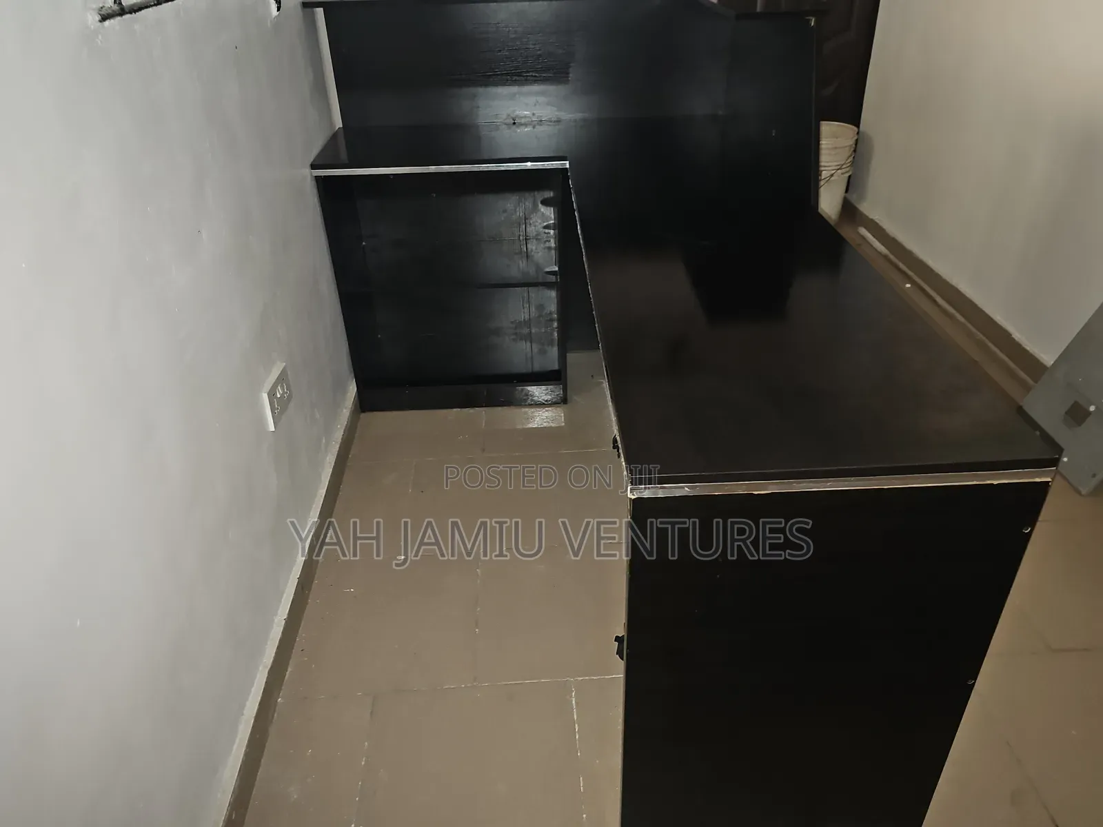 Receptionist Table