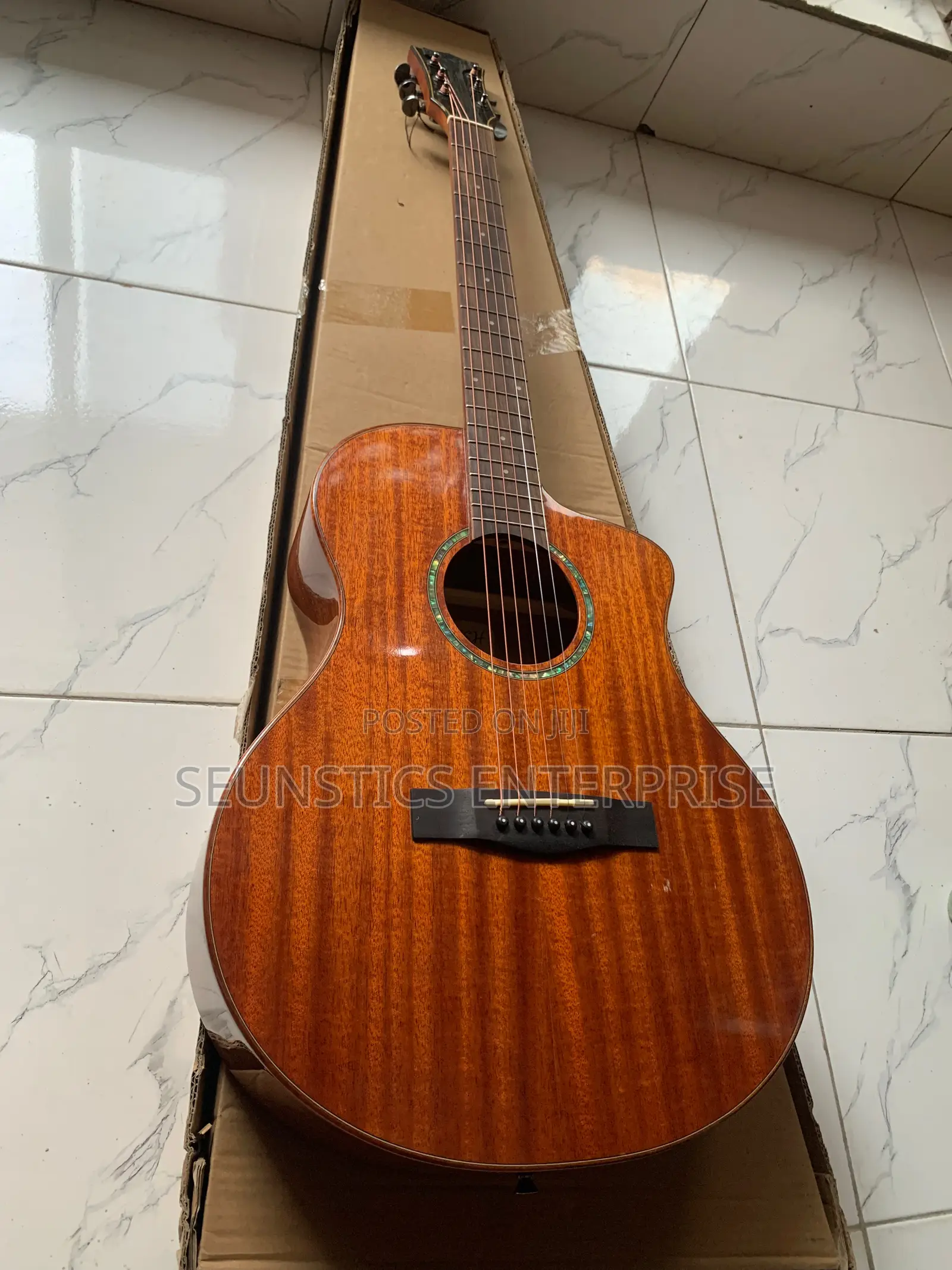 Quality HSH Pure Acoustic Curved Guitar