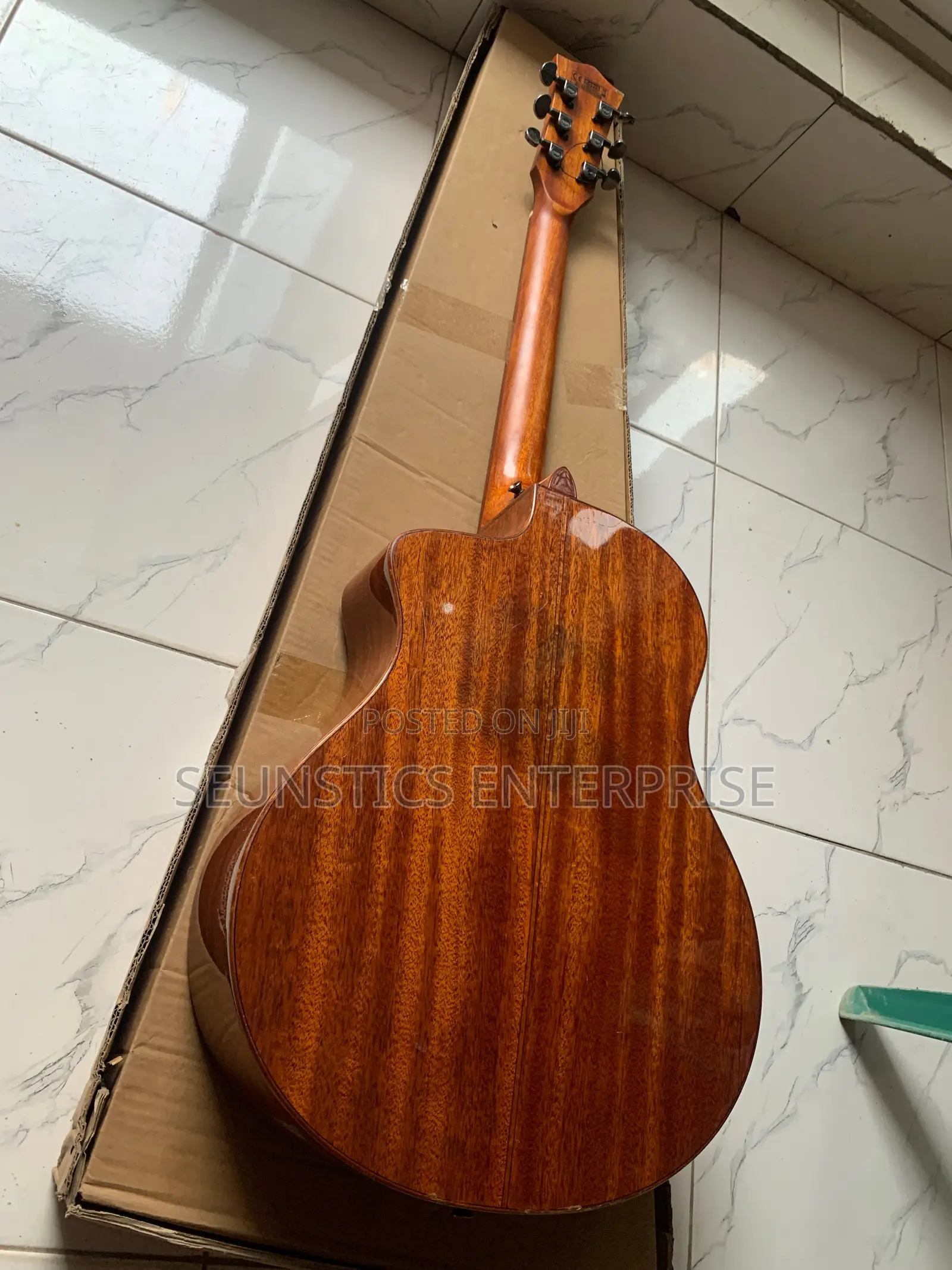 Quality HSH Pure Acoustic Curved Guitar
