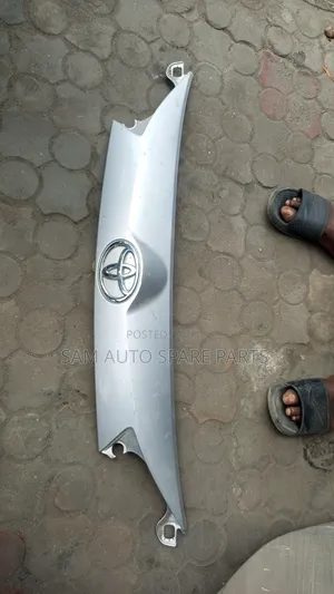 Toyota RAV4 2014 Model Booth Chrome