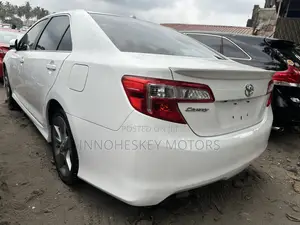 Toyota Camry SE V6 4dr Sedan (3.5L 6cyl 6A) 2012 White