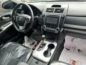 Toyota Camry SE V6 4dr Sedan (3.5L 6cyl 6A) 2012 White