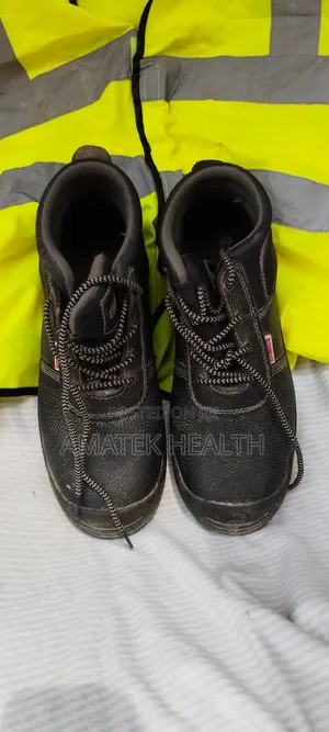 Safety Shoes At Amatek