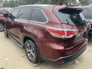 Toyota Highlander XLE V6 4x2 (3.5L 6cyl 6A) 2016 Red