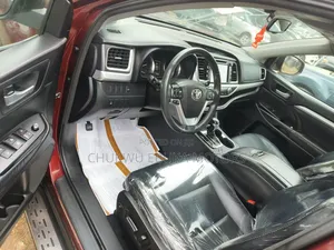 Toyota Highlander XLE V6 4x4 (3.5L 6cyl 6A) 2016 Red
