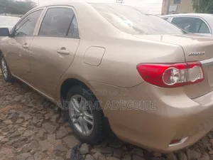 Toyota Corolla 2012 Gold