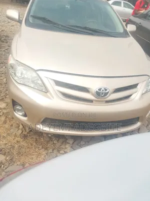 Toyota Corolla 2012 Gold