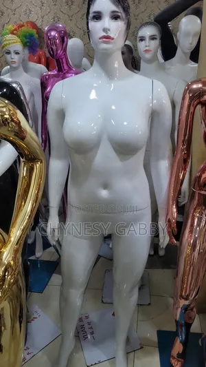 White Olobo Female Mannequin