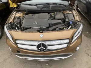 Mercedes-Benz GLA 250 2019 Gold
