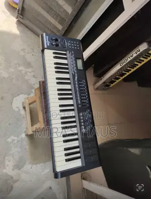Photo - M Audio Axiom 49 Midi Keyboard With Drum Pads