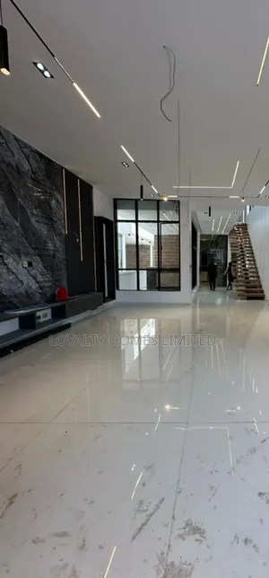 Furnished 5bdrm Duplex in Chevron for sale