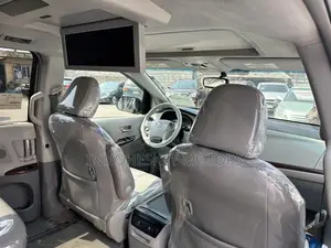 Toyota Sienna XLE 8 Passenger 2012 Silver