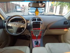 Lexus ES 350 2011 Gold