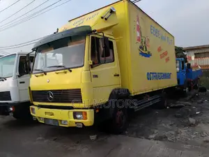 Mercedes-Benz 2016 Yellow