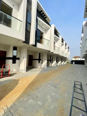 3bdrm Duplex in Ikota for sale
