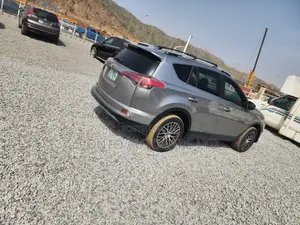 Toyota RAV4 LE FWD (2.5L 4cyl 6A) 2016 Gray