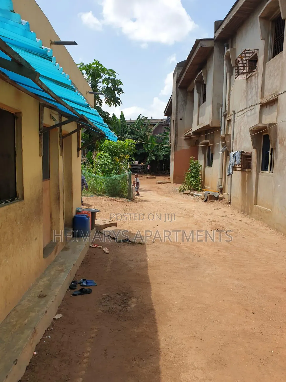 9bdrm Duplex in Pen Cinema for sale