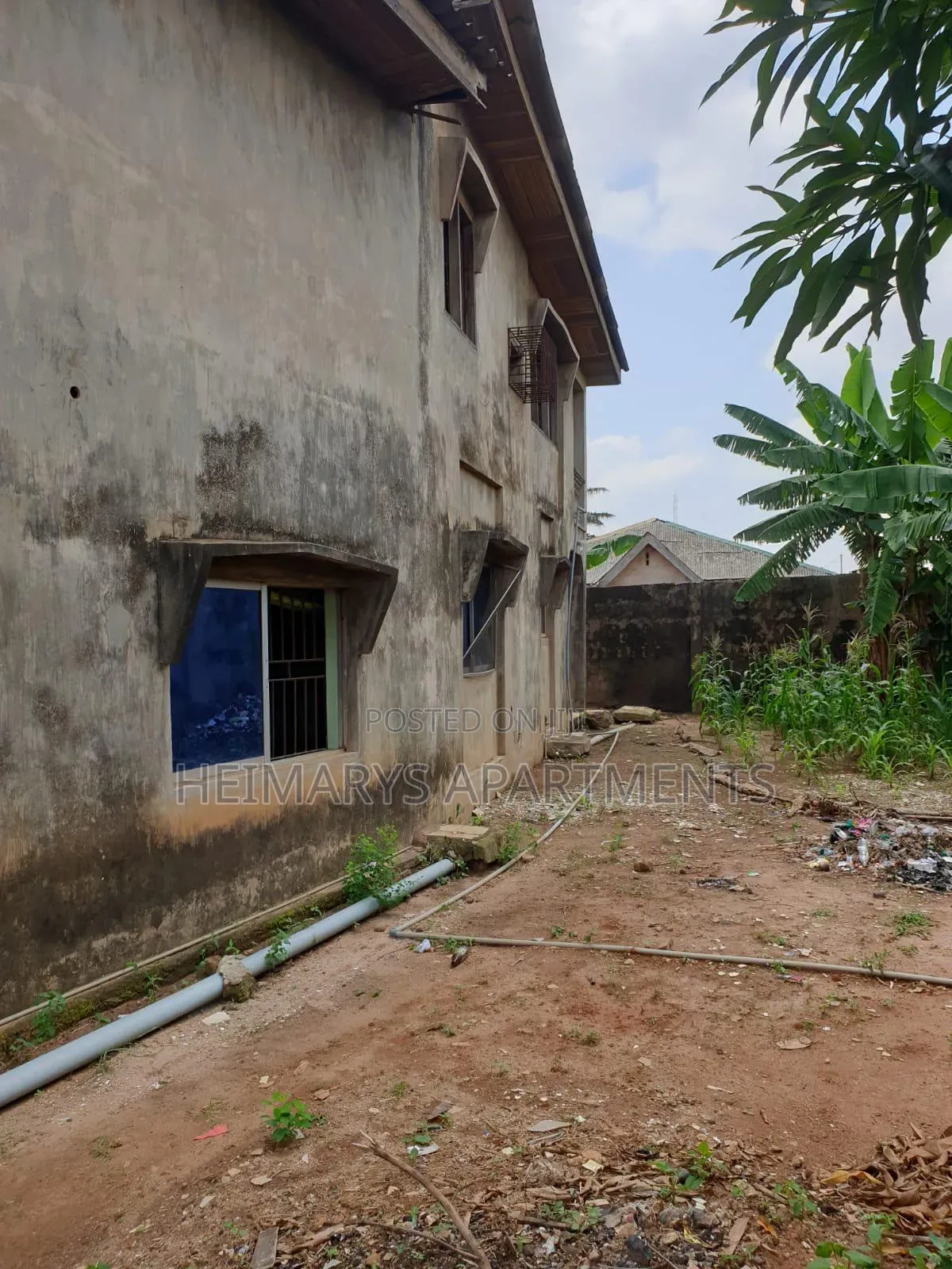 9bdrm Duplex in Pen Cinema for sale