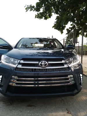 Toyota Highlander XLE 4x2 V6 (3.5L 6cyl 8A) 2018 Blue
