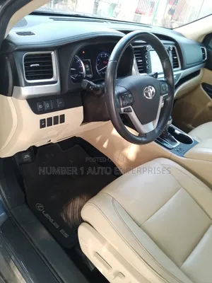 Toyota Highlander XLE 4x2 V6 (3.5L 6cyl 8A) 2018 Blue