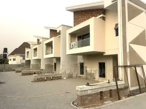 5bdrm Duplex in Jahi Gilmore Fct for sale