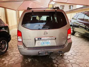 Photo - Nissan Pathfinder SE 4x4 2007 Gray