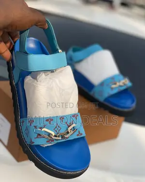 Luxury Chain Pattern Inspires Men’S Sandals