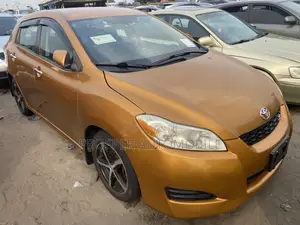 Toyota Matrix 2010 Gold